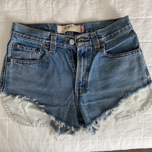 Levi high waisted shorts - Picture 2 of 3